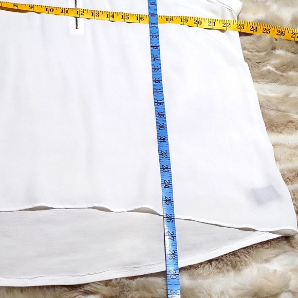 EUC White multimedia hi-lo top - Picture 4 of 6